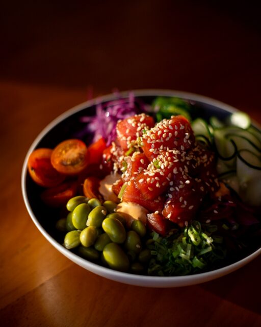 Fresh, balanced, and full of color.

Our Tiki Poke Bowl combines seasoned sushi rice, diced tuna, sweet soy dressing, cherry tomatoes, avocado, wakame, and edamame — a light dish that still delivers on flavor.

Perfect for warm afternoons by the sea.
📲 Reserve your table LINK IN BIO 
📍 Aruna Resort & Villas – San Pedro
.
.
.
#AkashaBelize #AkashaExperience #BelizeDining #PokeBowl