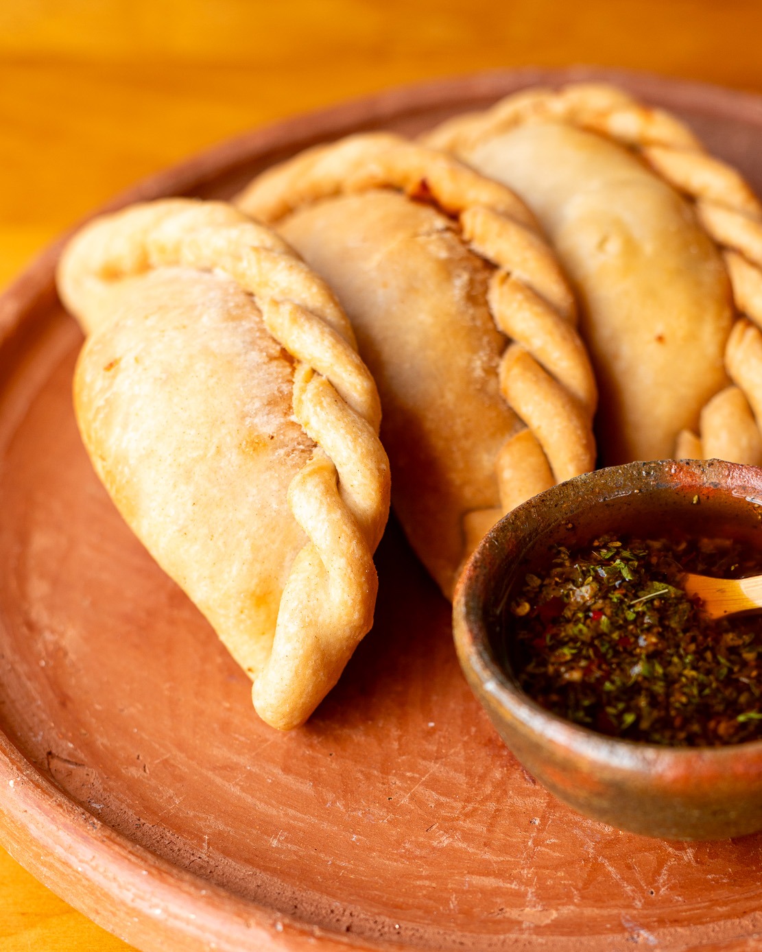 Our Roasted Chicken Empanada is one of those dishes you’ll want to order for the table. 🥟

Filled with rotisserie chicken and a mix of Havarti, Asiago, and Parmesan, served with smoked chimichurri sauce and pickled celery ranch.

It’s rich, crispy, cheesy, and perfect next to something lighter like a ceviche or tostada. Even better, try it alongside our Octopus Curry Empanada and pick your favorite.

📲 Reserve your table, Link in bio | reservations@akashabelize.com
.
.
.
#AkashaEmpanadas #SanPedroEats #BelizeFoodie #AkashaExperience