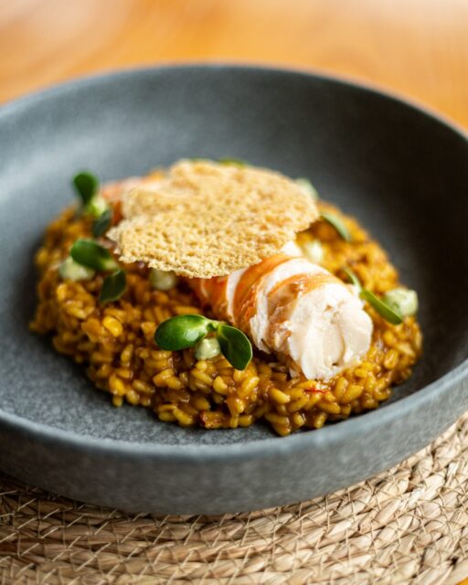 Roasted corn and lobster, the island's idea of comfort food. 🌽🦞

Slow-cooked risotto, sweet charred corn, and fresh spiny lobster folded through. Rich, warm, and unmistakably Belize.

🌍 Reserve your table now through the link in bio.
.
.
.
#LobsterRisotto #SeaToTableBelize #AkashaBelize