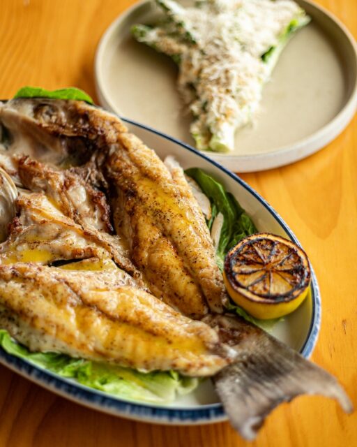 The whole catch, opened up and kissed by the fire. 🔥🐟

Fresh local fish, butterflied and grilled whole so every edge crisps while the inside stays tender and juicy. Simple, honest, and straight from Belizean waters to your table.

This is sea-to-table the way the island intended.

📲 Reserve your spot | Link in bio | reservations@akashabelize.com
🛥 Boat ride available from @arunaresortandvillas Dock
.
.
.
#WholeFishBelize #SeaToTableBelize #AkashaExperience